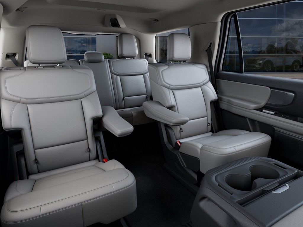 Ford Expedition Vehicle Full-screen Gallery Image 11