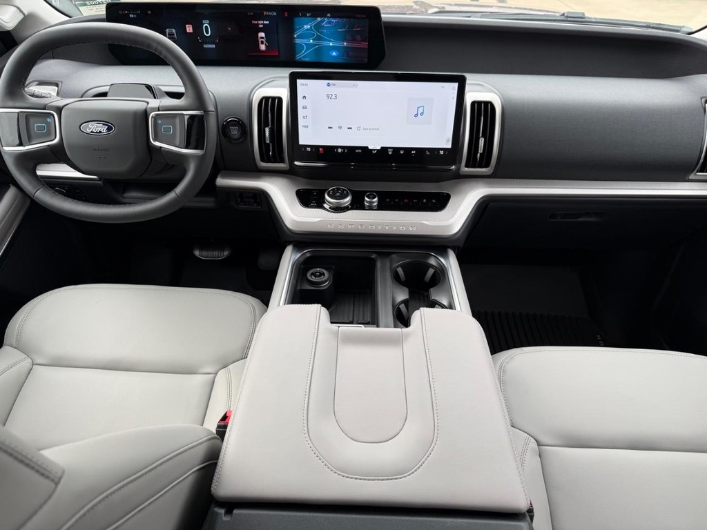 Ford Expedition Vehicle Full-screen Gallery Image 19