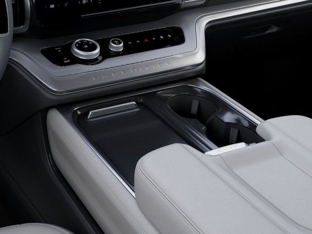 Ford Expedition Vehicle Full-screen Gallery Image 15