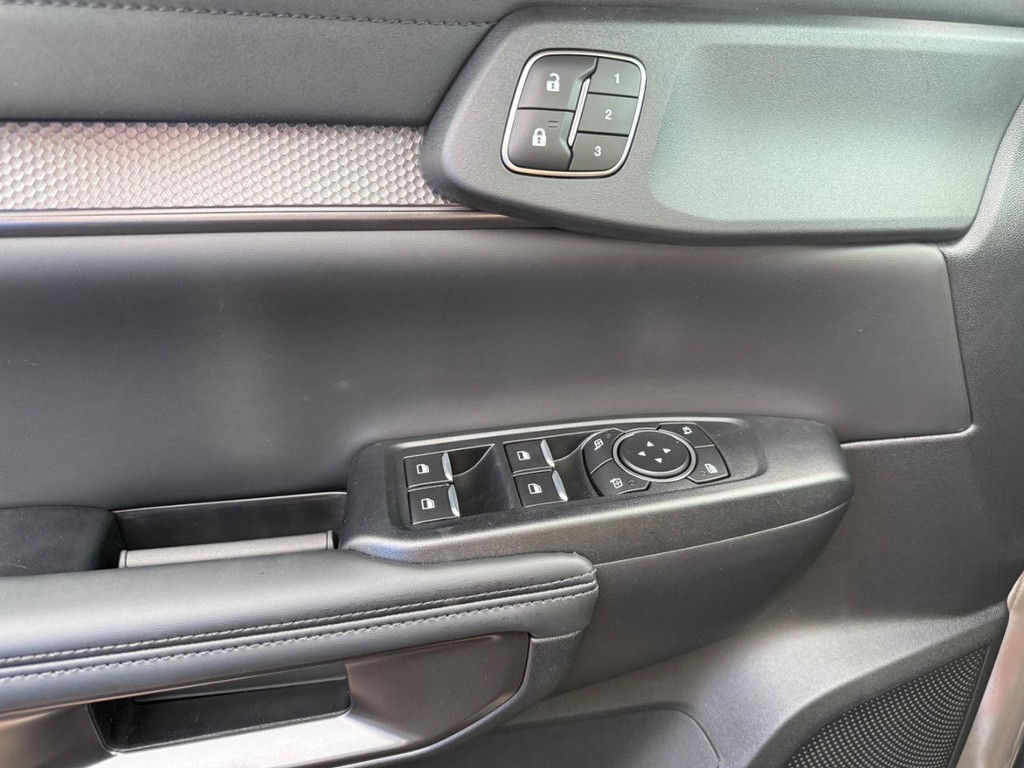Ford Ranger Vehicle Full-screen Gallery Image 8