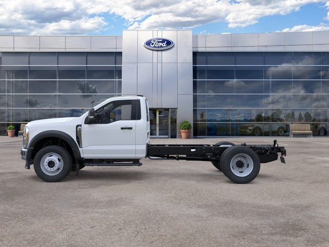 Ford F-450SD Vehicle Full-screen Gallery Image 3