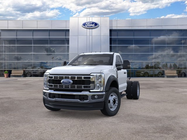 Ford F-450SD Vehicle Full-screen Gallery Image 2