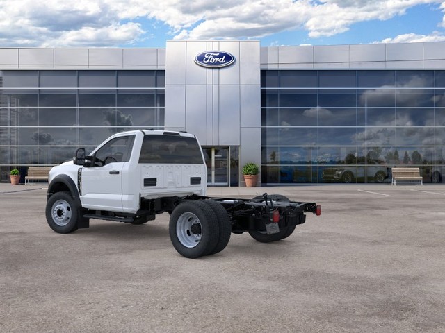 Ford F-450SD Vehicle Full-screen Gallery Image 4