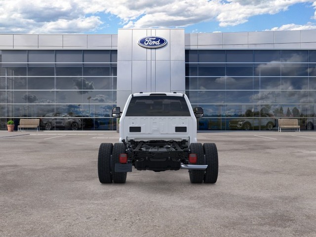 Ford F-450SD Vehicle Full-screen Gallery Image 5