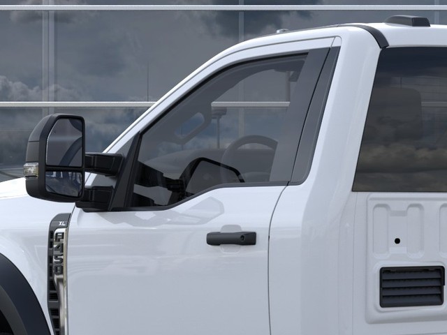 Ford F-450SD Vehicle Full-screen Gallery Image 20