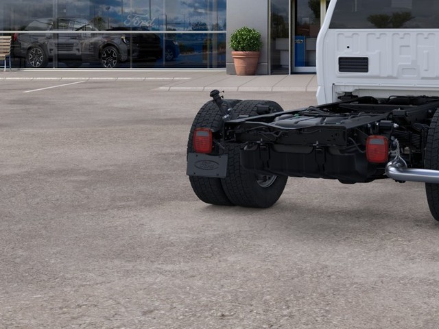 Ford F-450SD Vehicle Full-screen Gallery Image 21