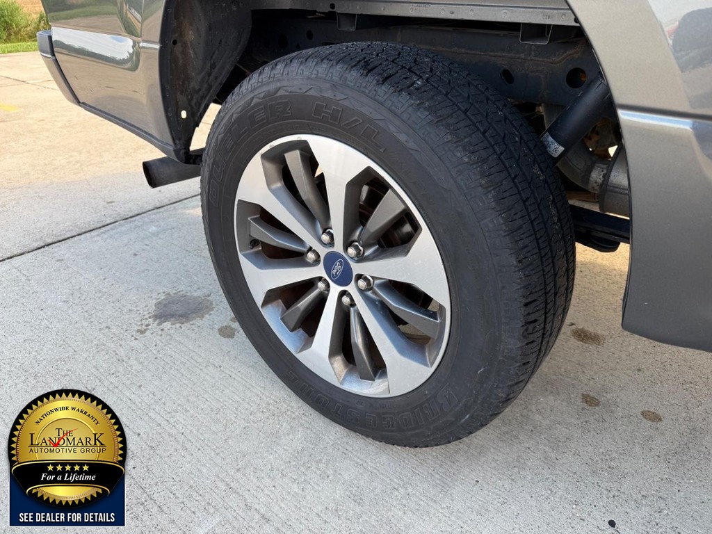 Ford F-150 Vehicle Full-screen Gallery Image 19