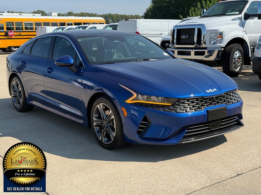 Kia K5 Vehicle Full-screen Gallery Image 3