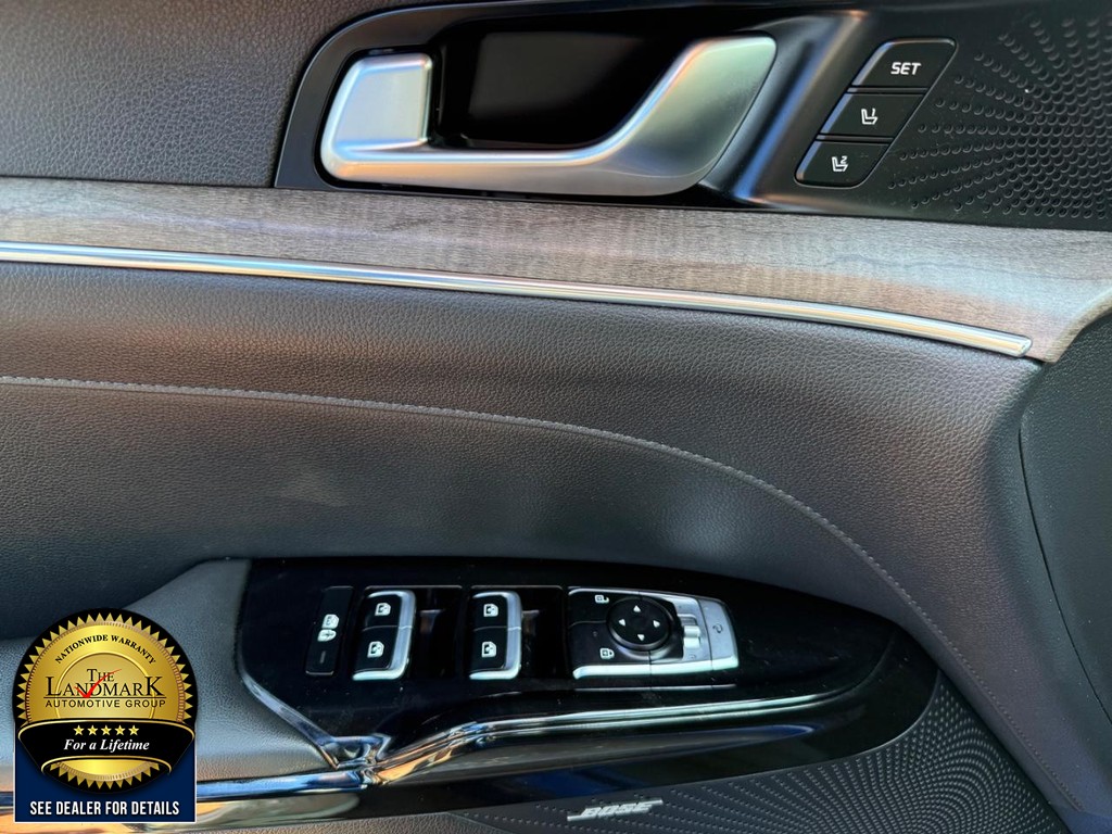 Kia K5 Vehicle Full-screen Gallery Image 8