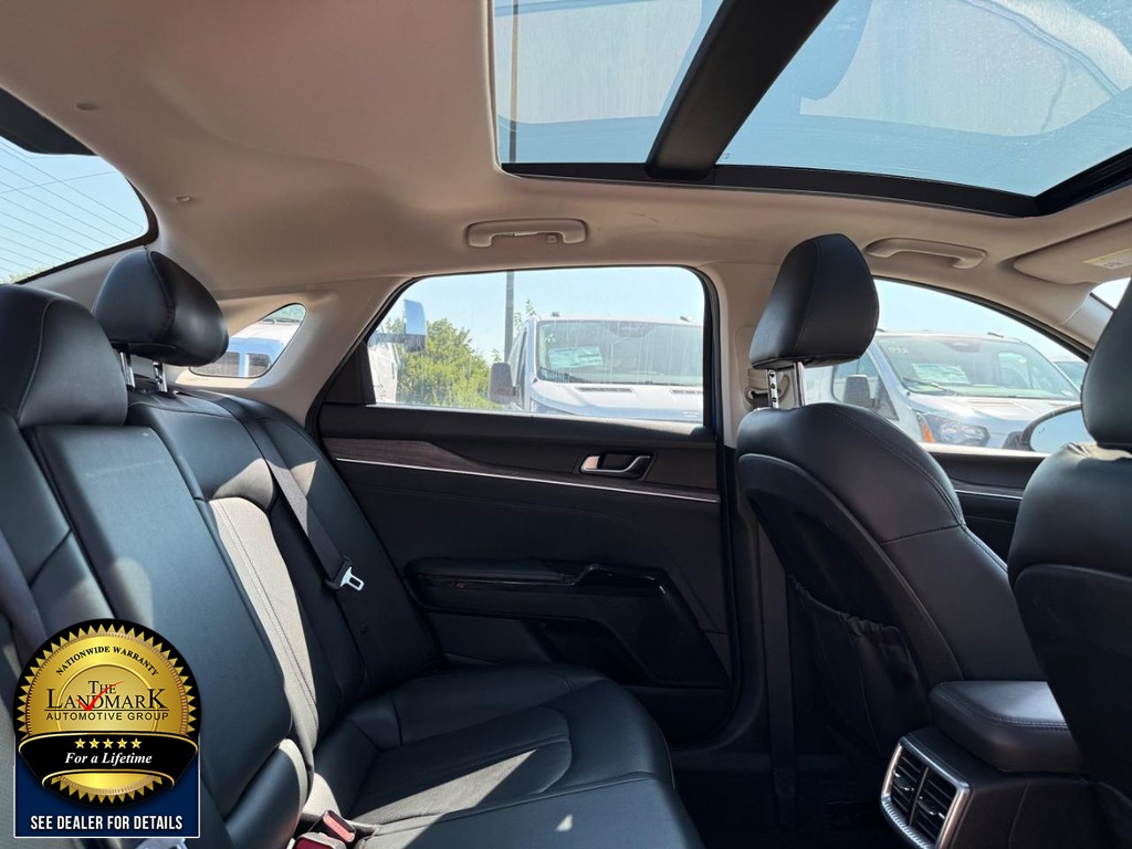 Kia K5 Vehicle Full-screen Gallery Image 16