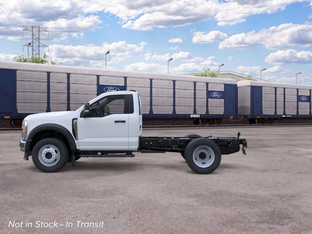 Ford F-550SD Vehicle Full-screen Gallery Image 3
