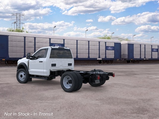 Ford F-550SD Vehicle Full-screen Gallery Image 4