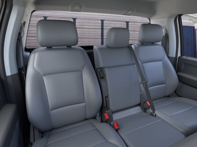 Ford F-550SD Vehicle Full-screen Gallery Image 10