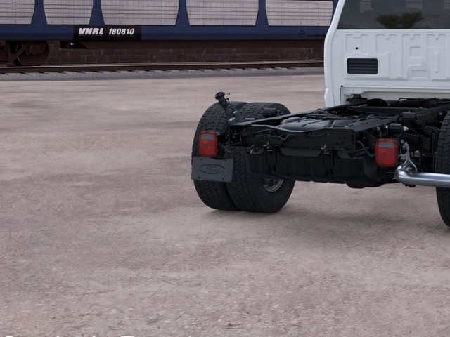 Ford F-550SD Vehicle Full-screen Gallery Image 21