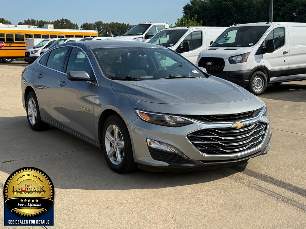 Chevrolet Malibu Vehicle Full-screen Gallery Image 3