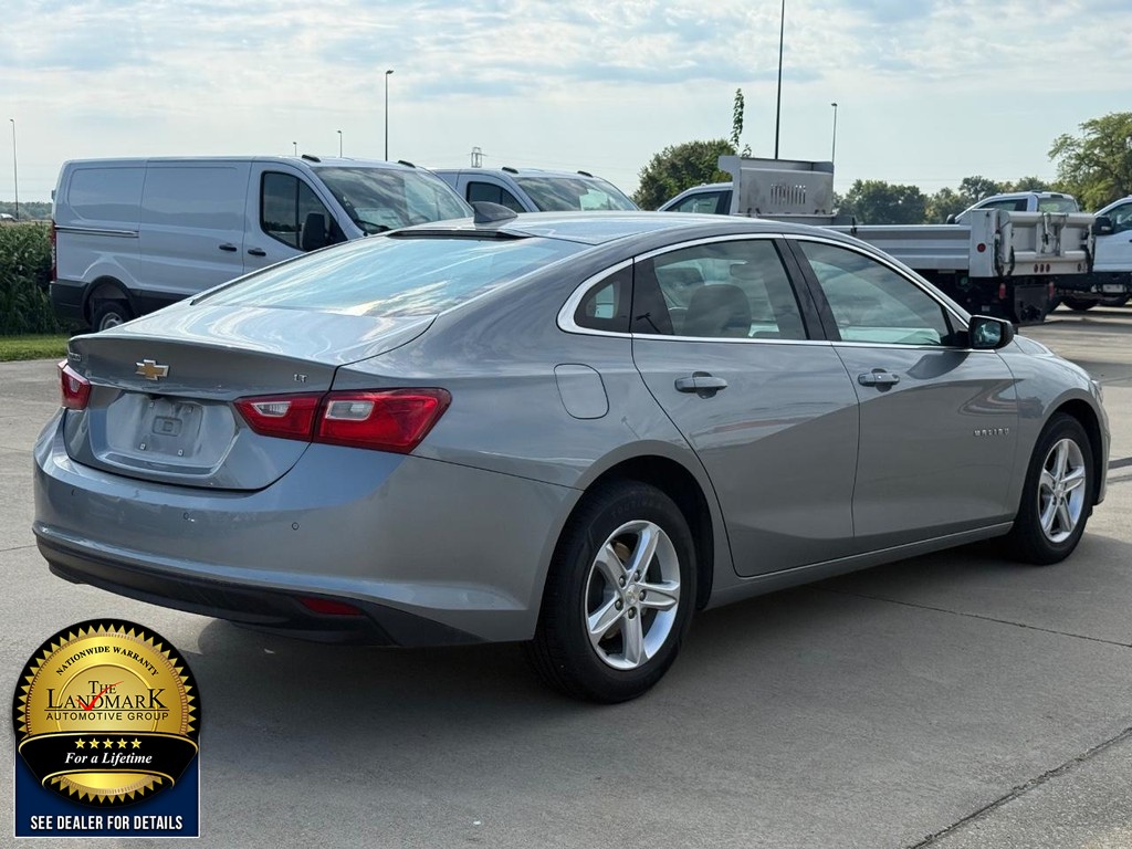Chevrolet Malibu Vehicle Full-screen Gallery Image 5