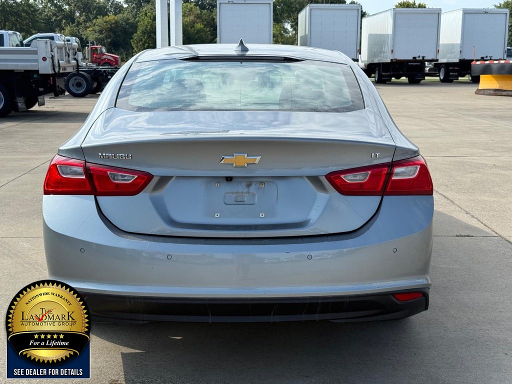 Chevrolet Malibu Vehicle Full-screen Gallery Image 6