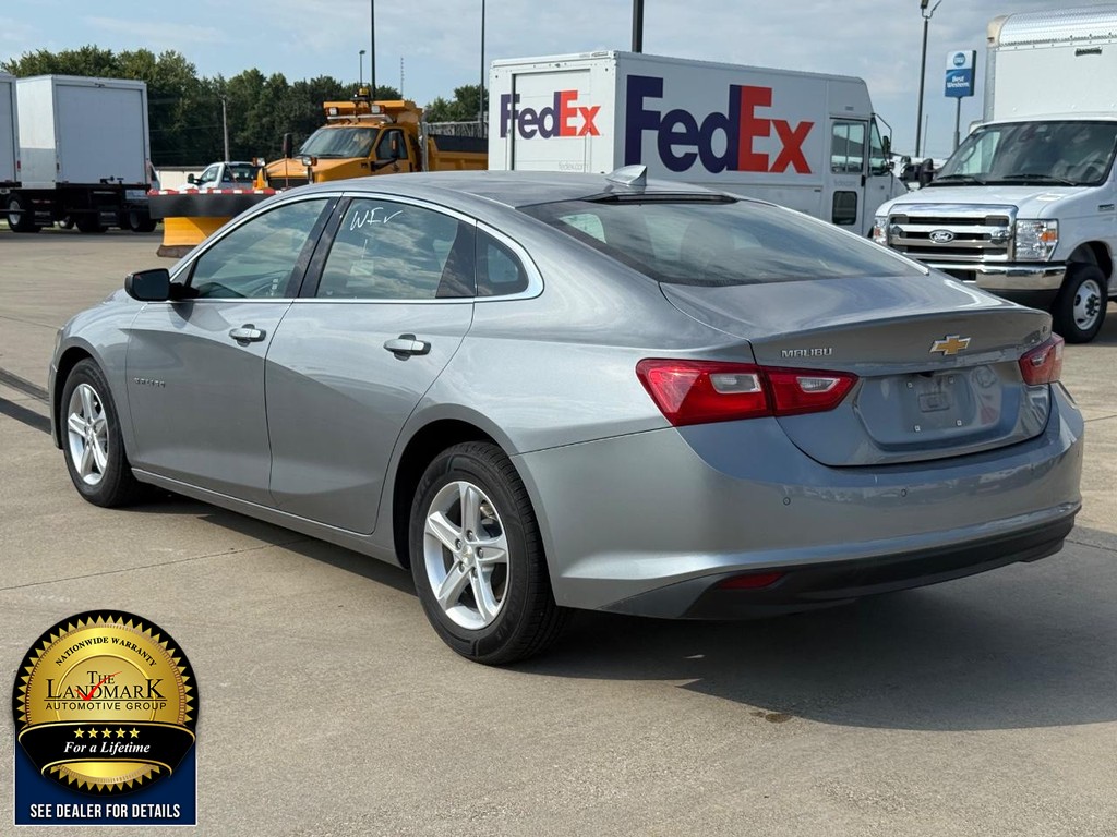 Chevrolet Malibu Vehicle Full-screen Gallery Image 7