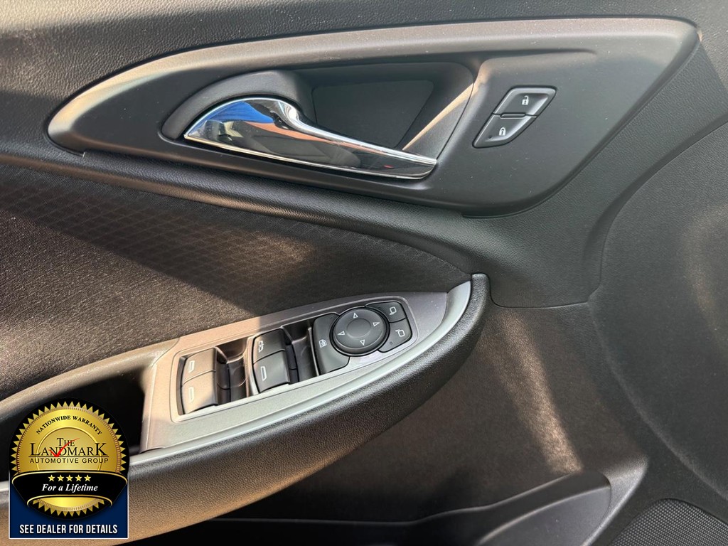 Chevrolet Malibu Vehicle Full-screen Gallery Image 8