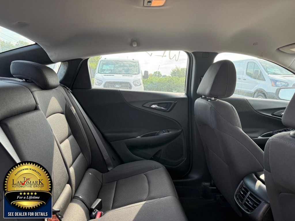 Chevrolet Malibu Vehicle Full-screen Gallery Image 15