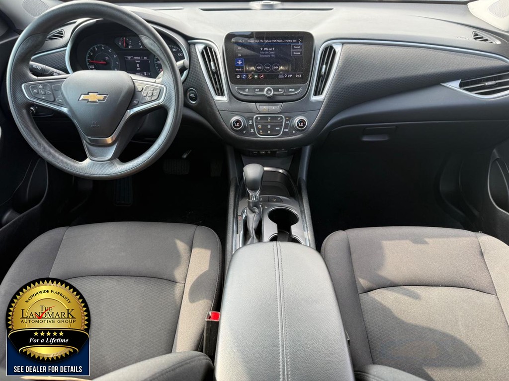 Chevrolet Malibu Vehicle Full-screen Gallery Image 16