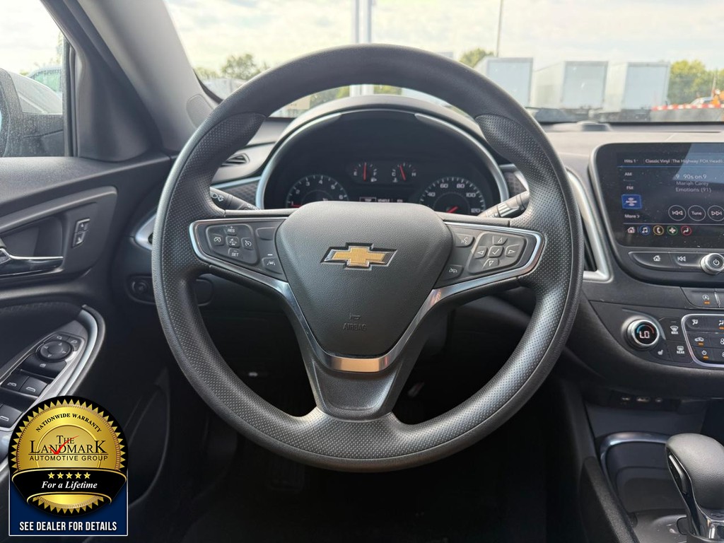 Chevrolet Malibu Vehicle Full-screen Gallery Image 17