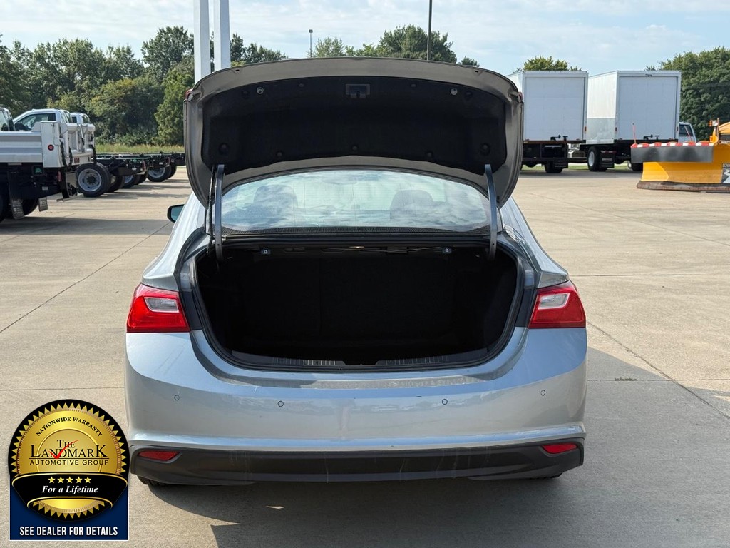 Chevrolet Malibu Vehicle Full-screen Gallery Image 19