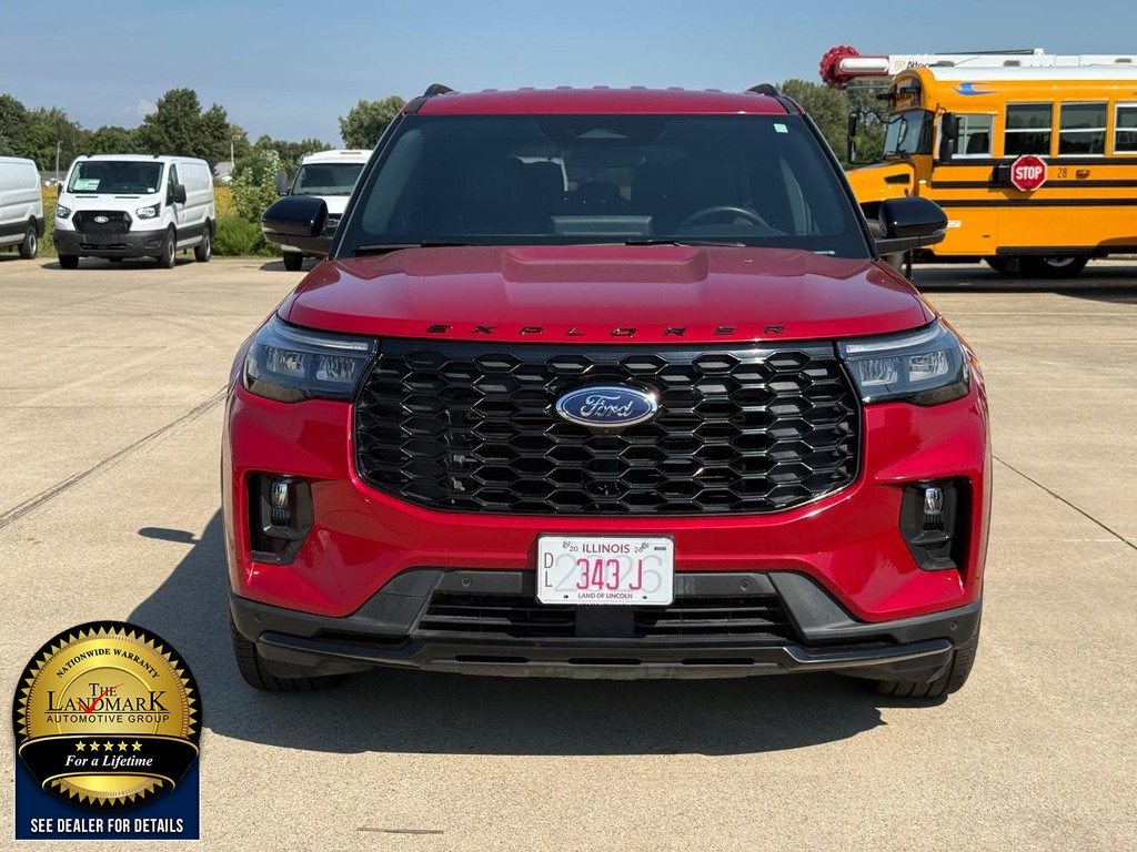 Ford Explorer Vehicle Full-screen Gallery Image 2