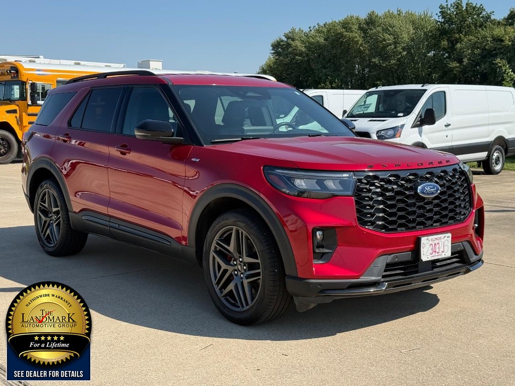 Ford Explorer Vehicle Full-screen Gallery Image 3