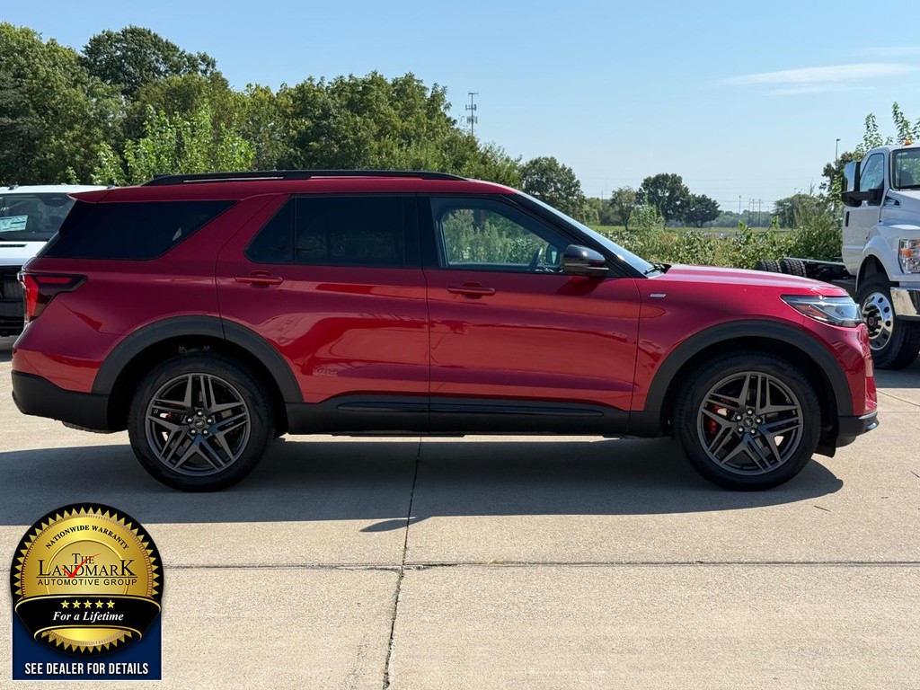Ford Explorer Vehicle Full-screen Gallery Image 4