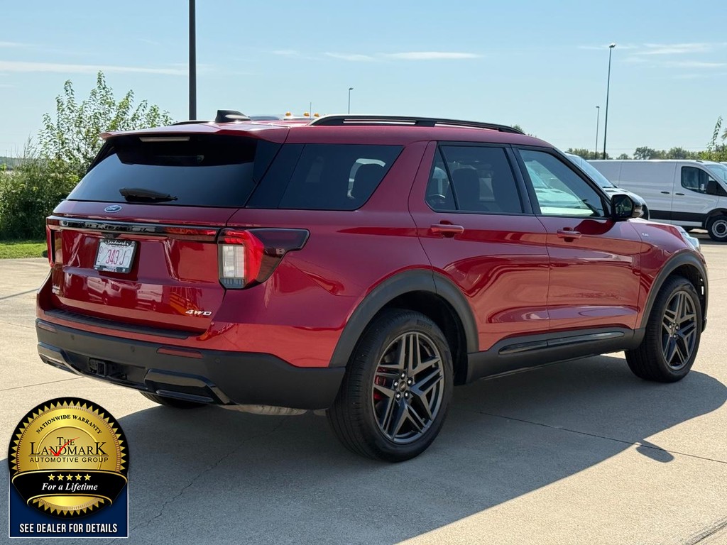 Ford Explorer Vehicle Full-screen Gallery Image 5
