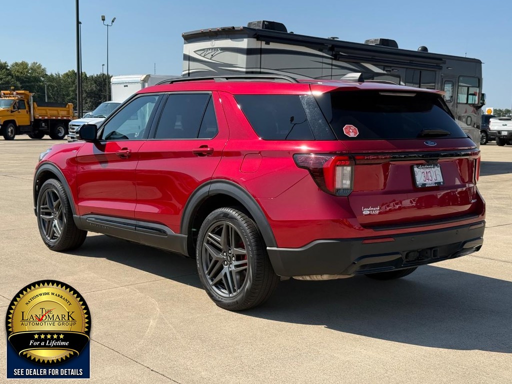 Ford Explorer Vehicle Full-screen Gallery Image 7