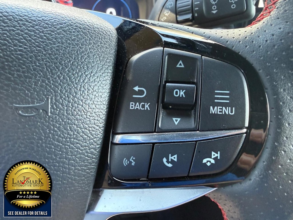Ford Explorer Vehicle Full-screen Gallery Image 11