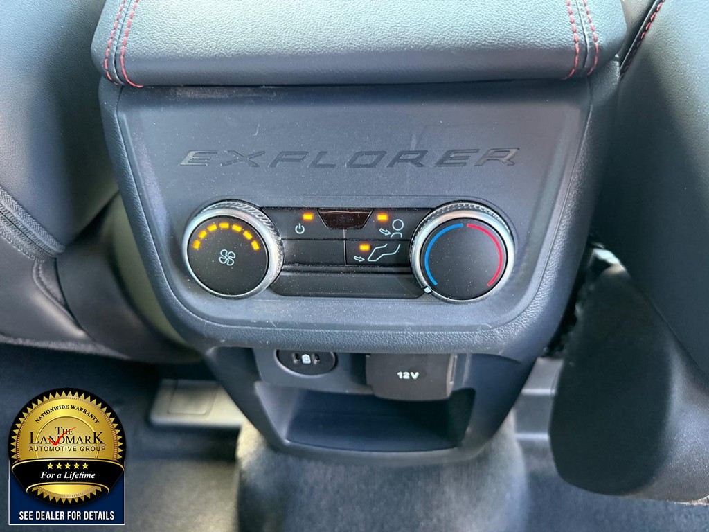 Ford Explorer Vehicle Full-screen Gallery Image 17