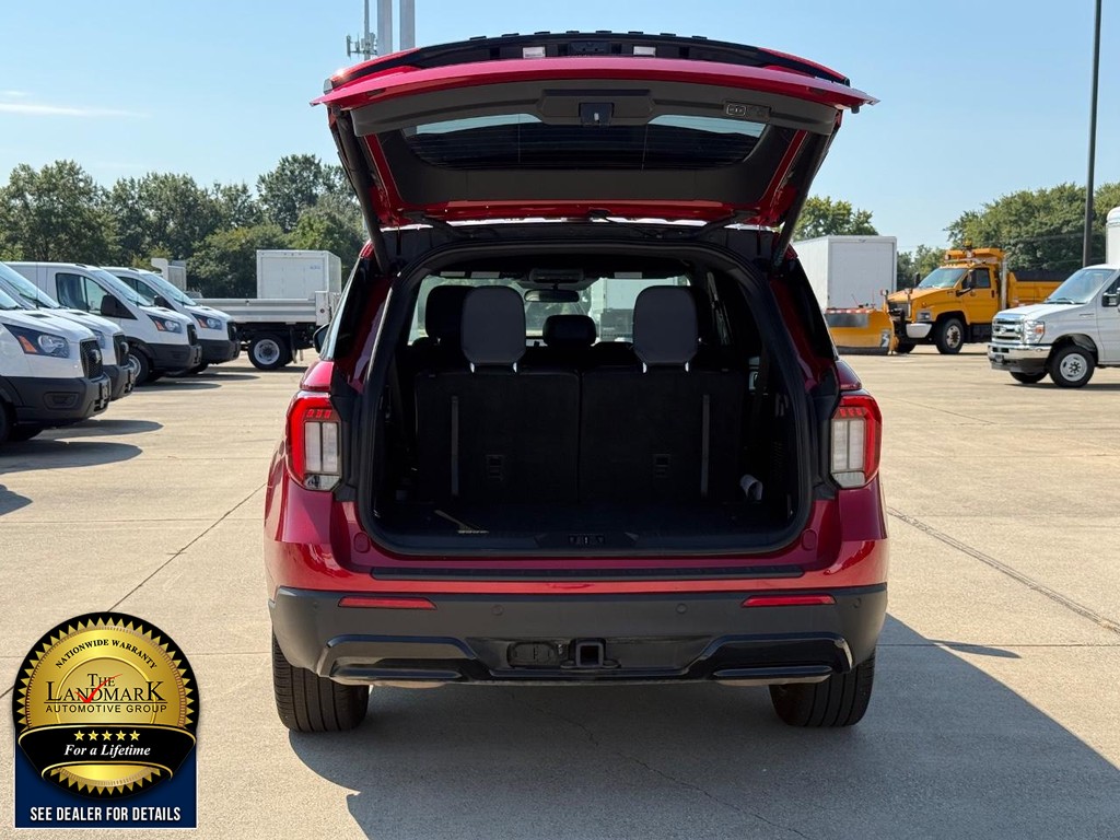 Ford Explorer Vehicle Full-screen Gallery Image 22