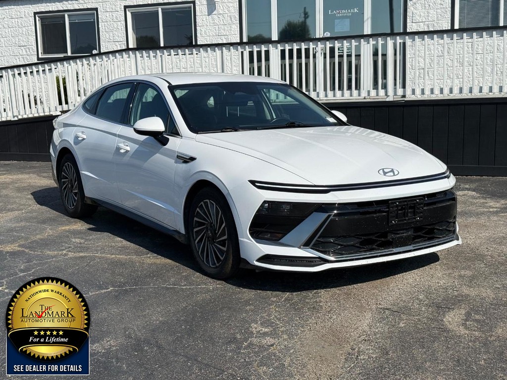 Hyundai Sonata Hybrid Vehicle Full-screen Gallery Image 3