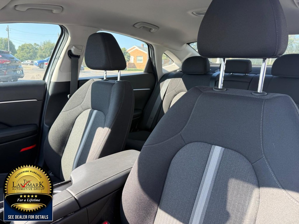 Hyundai Sonata Hybrid Vehicle Full-screen Gallery Image 9