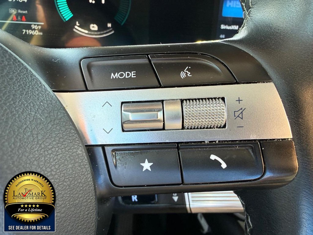 Hyundai Sonata Hybrid Vehicle Full-screen Gallery Image 11