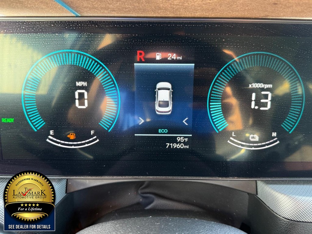 Hyundai Sonata Hybrid Vehicle Full-screen Gallery Image 12