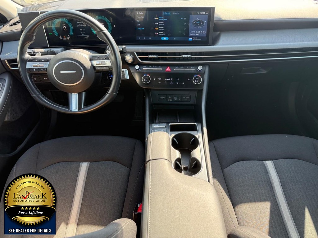 Hyundai Sonata Hybrid Vehicle Full-screen Gallery Image 16