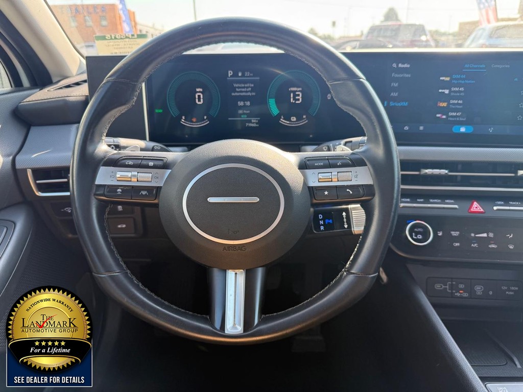 Hyundai Sonata Hybrid Vehicle Full-screen Gallery Image 17
