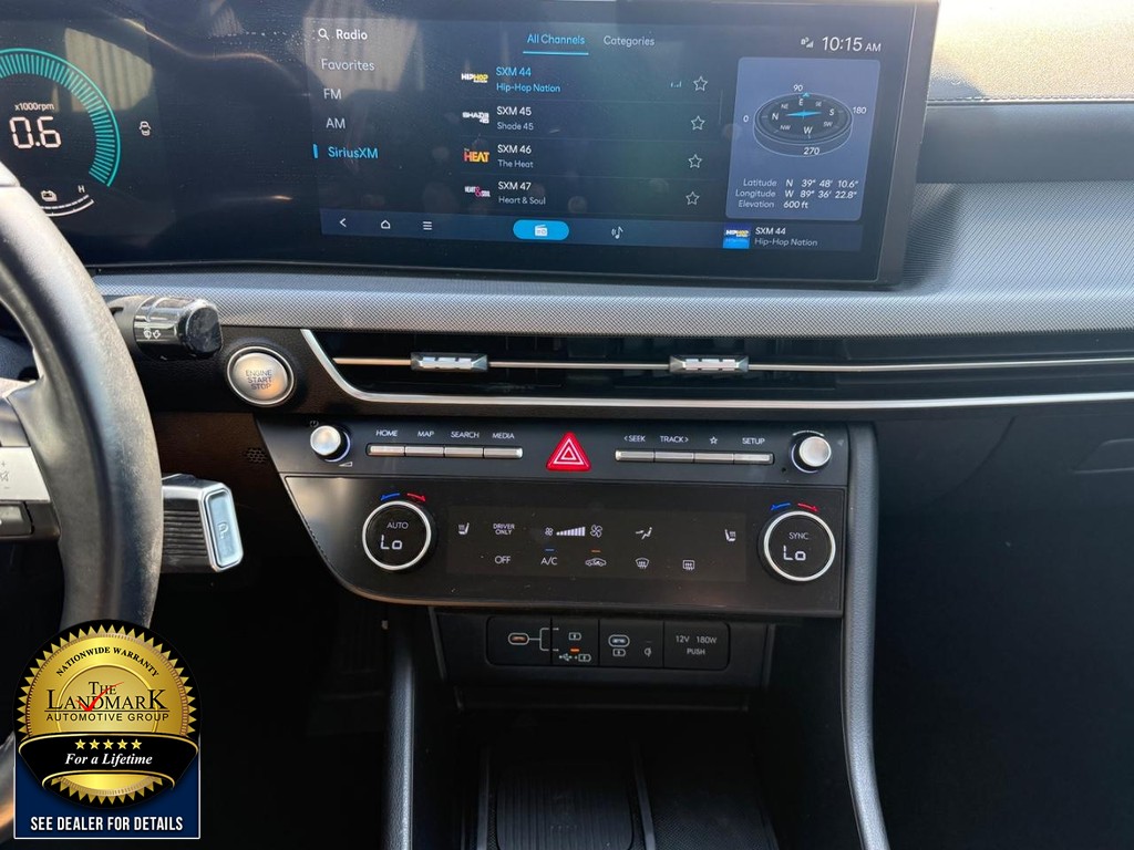 Hyundai Sonata Hybrid Vehicle Full-screen Gallery Image 18