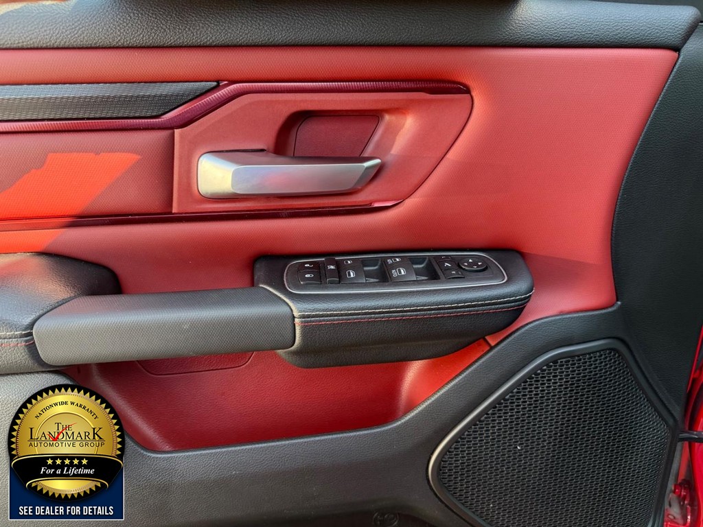 Ram 1500 Vehicle Full-screen Gallery Image 8