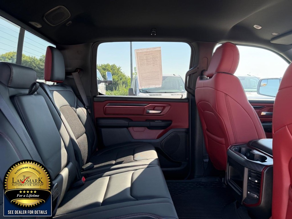 Ram 1500 Vehicle Full-screen Gallery Image 16