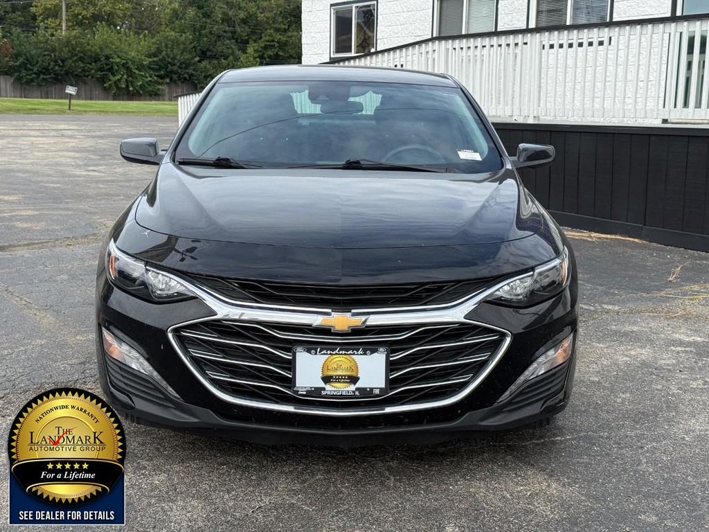 Chevrolet Malibu Vehicle Full-screen Gallery Image 2