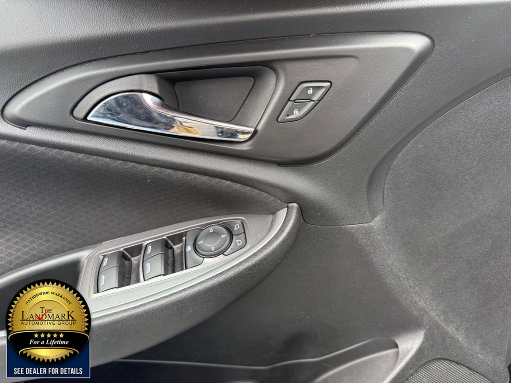 Chevrolet Malibu Vehicle Full-screen Gallery Image 8