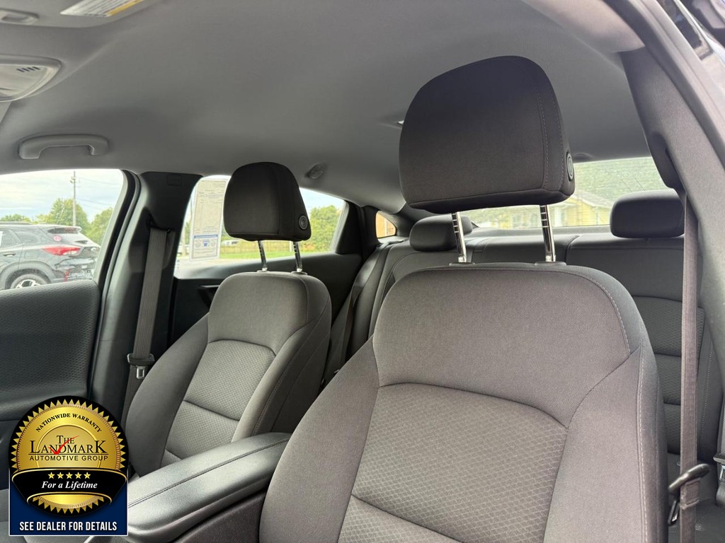 Chevrolet Malibu Vehicle Full-screen Gallery Image 9