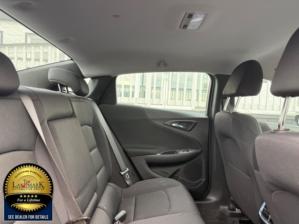 Chevrolet Malibu Vehicle Full-screen Gallery Image 15