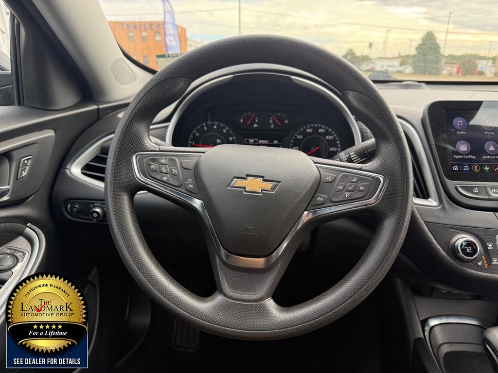 Chevrolet Malibu Vehicle Full-screen Gallery Image 17