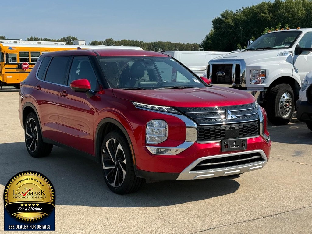 Mitsubishi Outlander Vehicle Full-screen Gallery Image 3